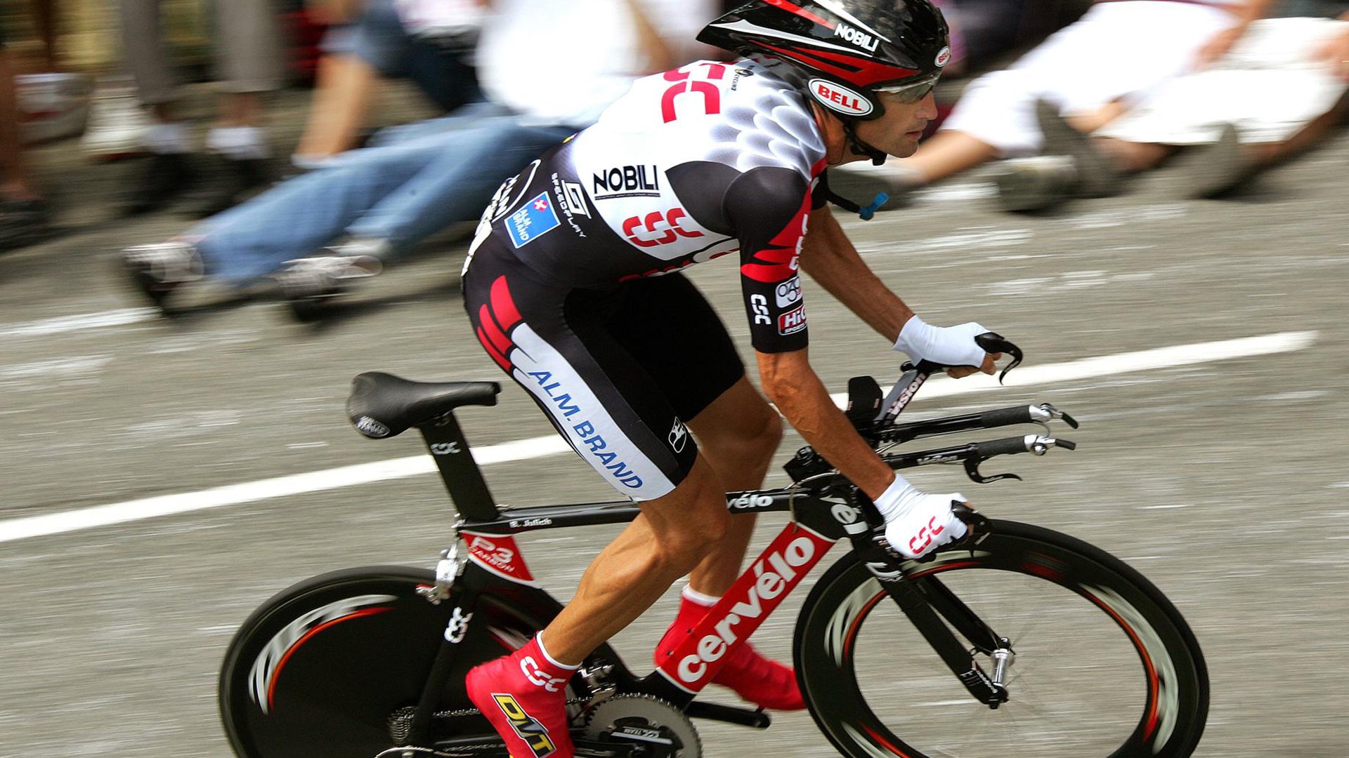 世界青年花样轮滑锦标赛青春动力引爆现场，世界花样轮滑的比赛冠军